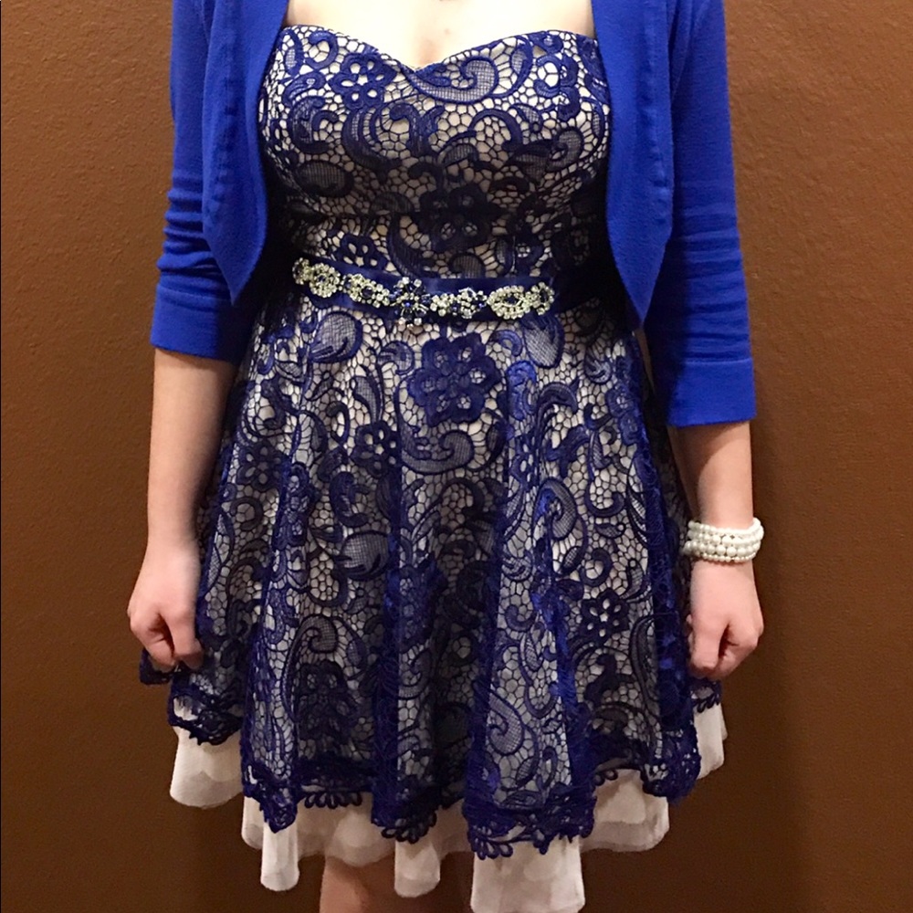 Formal Dress - Picture 4 of 5